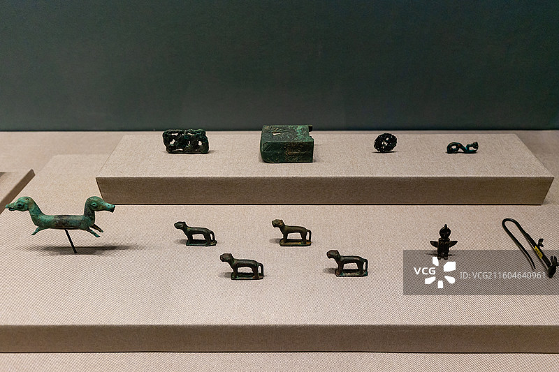 深圳南山博物馆鄂尔多斯精品青铜器文物图片素材