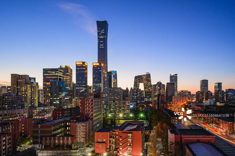 北京城市天际线，国贸CBD日落，夜景内透，可见中国尊（中信大厦）、中央电视台（CCTV大厦）。图片素材