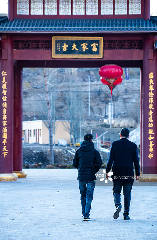雪景里的背景、背影、男士背影、人物背影图片素材