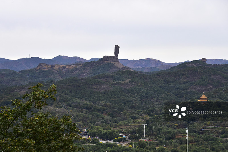 河北省承德市避暑山庄景区远摄棒槌山图片素材