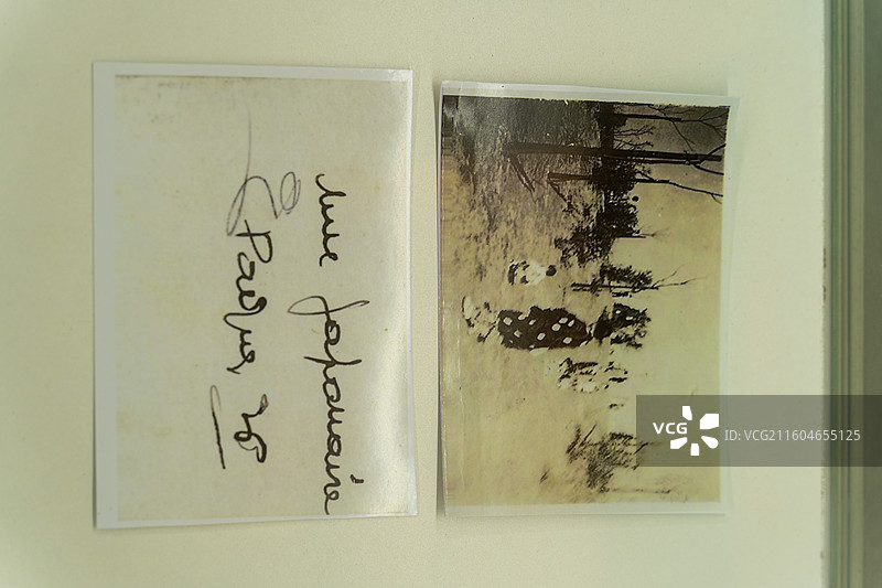 四川成都马库斯和松杰的朋友们和平小屋展出的二战时期照片图片素材