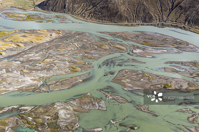 西藏萨嘎县雅鲁藏布江图片素材