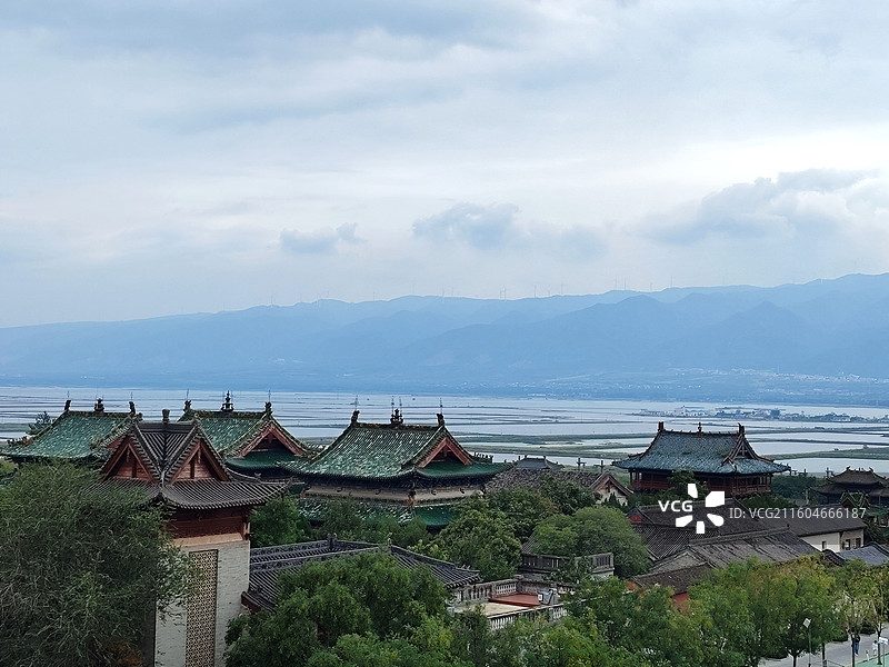 阴天池神庙俯瞰运城盐湖图片素材