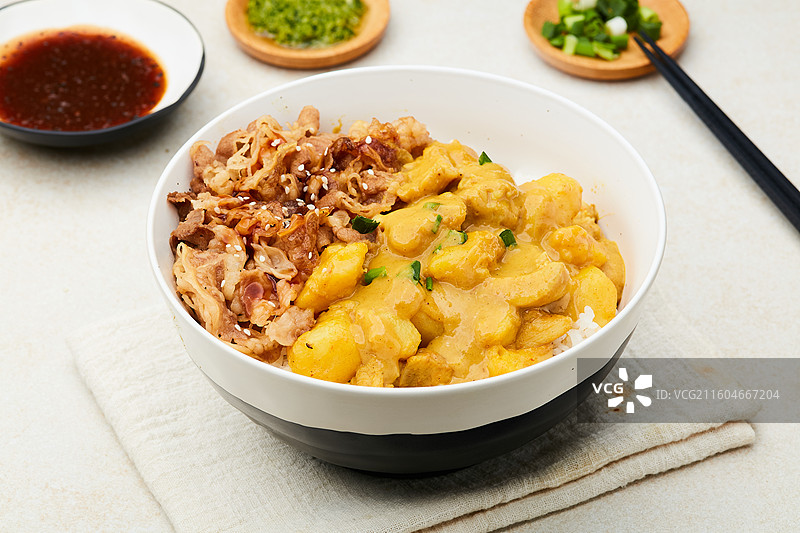咖喱牛肉拼肥牛饭图片素材