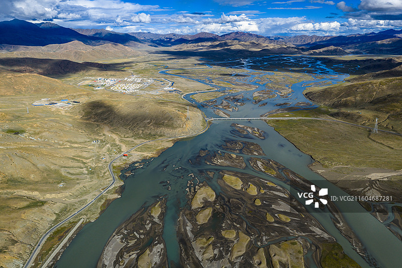 西藏萨嘎县雅鲁藏布江图片素材