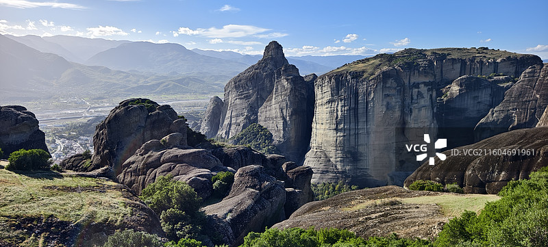 希腊色萨利大区特里卡拉州～天空之城·梅黛奥拉-矗立的巨型砂岩柱图片素材