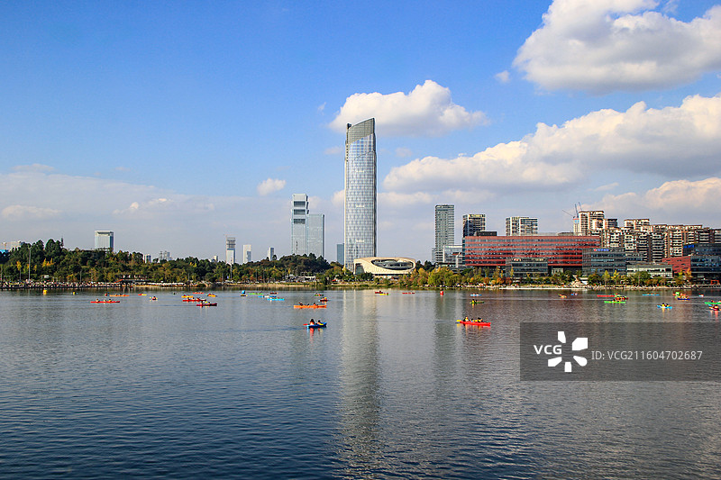 四川天府新区成都兴隆湖科创生态岛秋日风光图片素材