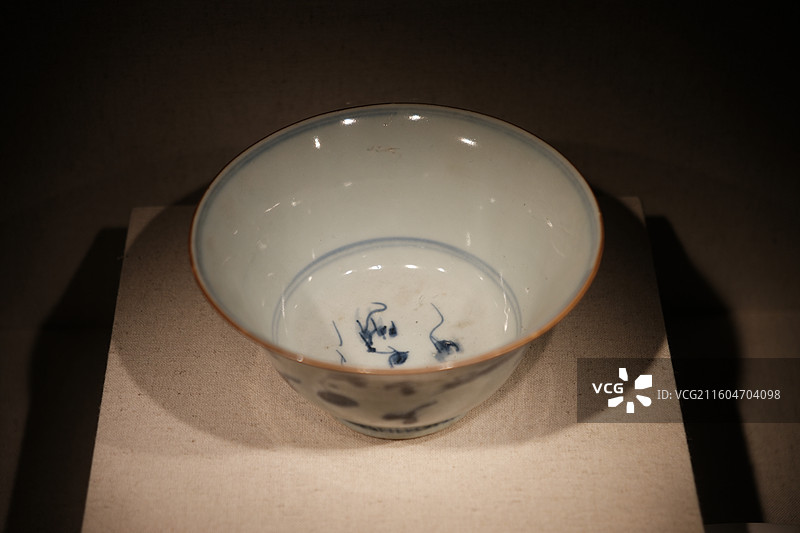 中国海关博物馆青花螭龙纹碗图片素材