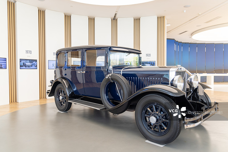 成都沃尔沃汽车品牌体验中心展出的1929年的沃尔沃PV651汽车图片素材