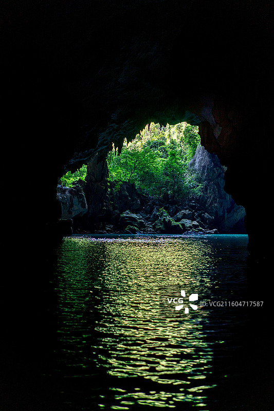 广西巴马百鸟岩景区风光图片素材