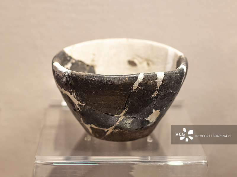 黑褐陶碗 新石器时代 1979年三河市孟各庄遗址出土 廊坊博物馆图片素材