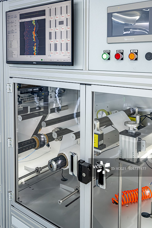 锂电池极片及隔膜表面质量检测方案 新能源汽车和储能电池杂质气孔褶皱气泡质量控制工艺图片素材