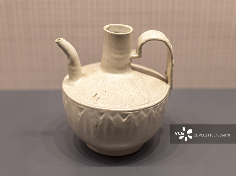 白釉刻莲瓣纹注壶 宋 大城县郭底村墓葬 廊坊博物馆图片素材