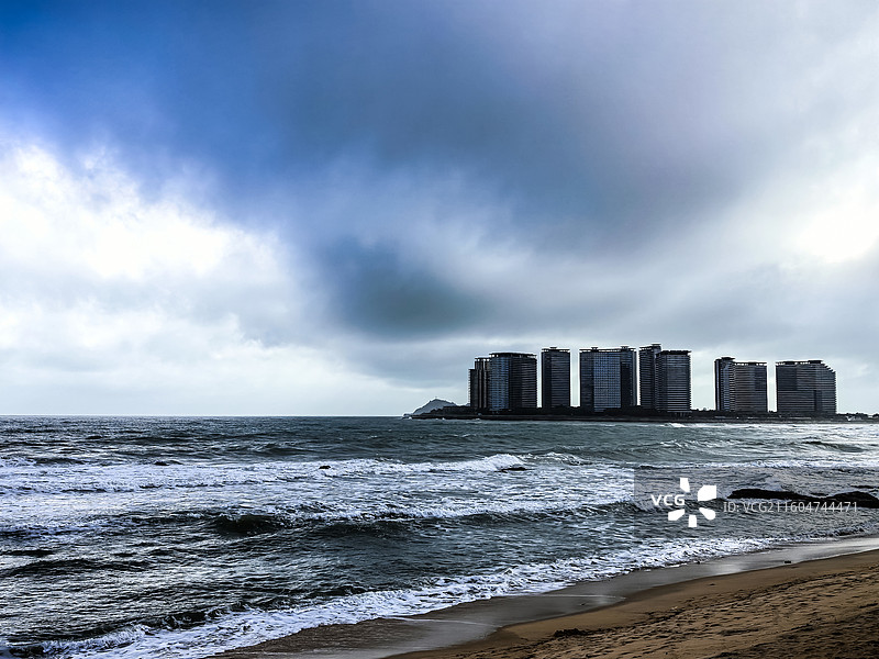 中国海南省万宁市日月湾景区，万宁日月湾海门石景区图片素材
