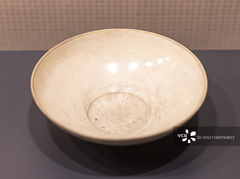 白釉刻双鱼纹碗 金 1974年三河市行仁庄墓葬 廊坊博物馆图片素材