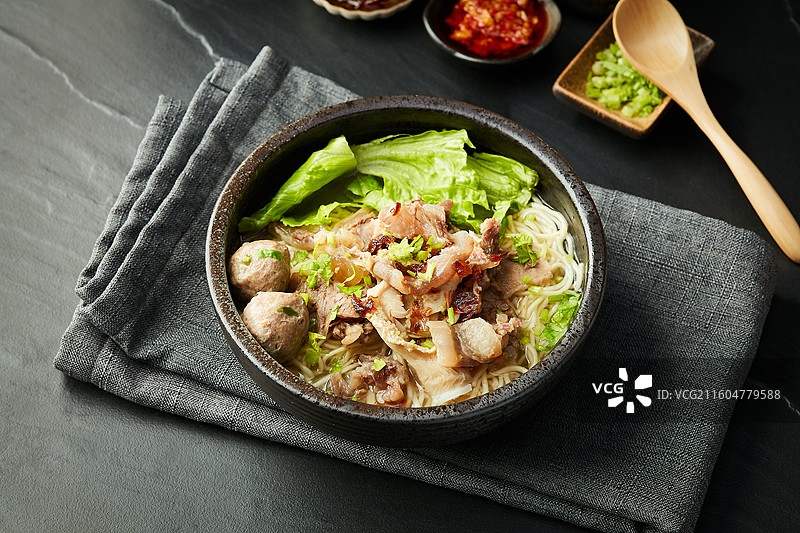 牛杂拼牛肉丸面图片素材