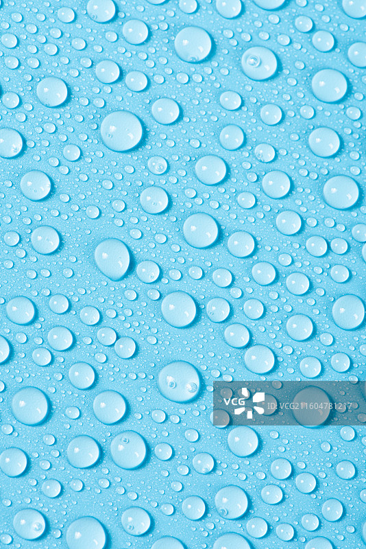 水珠水滴特写蓝色背景图片素材
