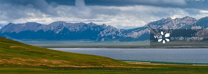 东给措那湖夏日图片素材