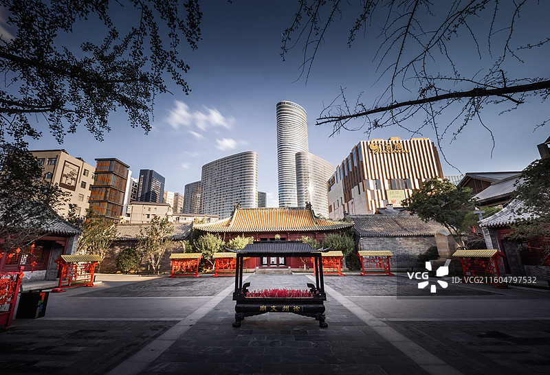 徐州文庙与苏宁广场同框图片素材