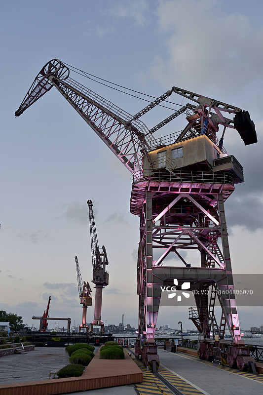 复兴岛船台公园起重机图片素材