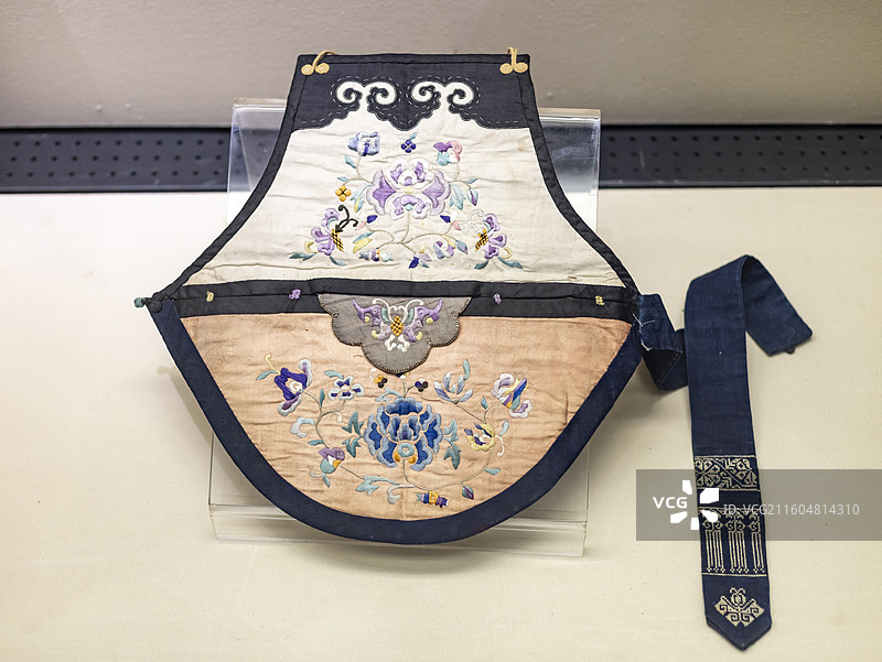 绣花兜肚 20世纪50-60年代 廊坊博物馆图片素材