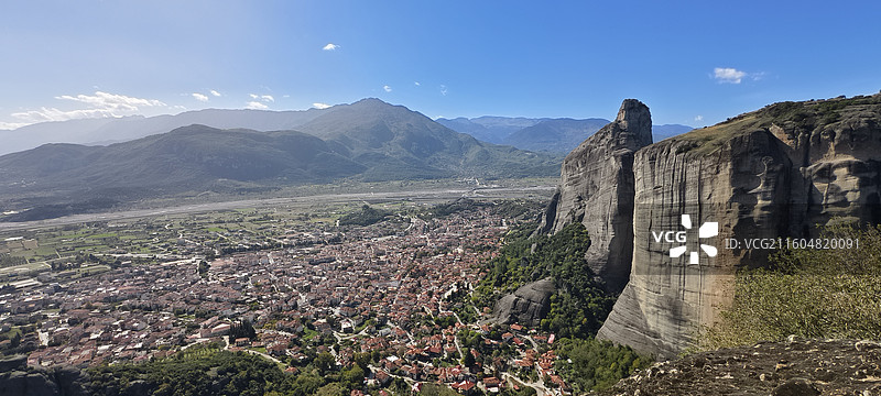 希腊天空之城～梅黛奥拉-俯瞰卡兰巴卡图片素材