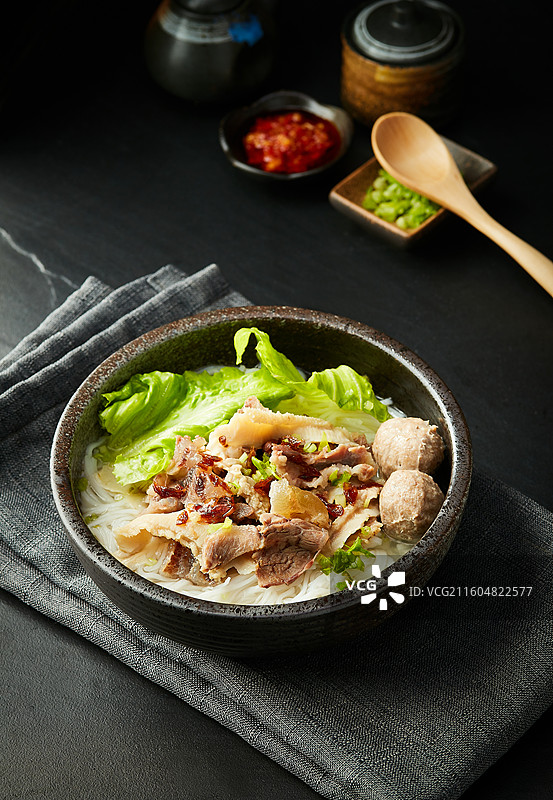 牛杂拼牛肉丸粿条图片素材