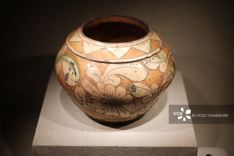 中国海关博物馆三彩划花小罐图片素材