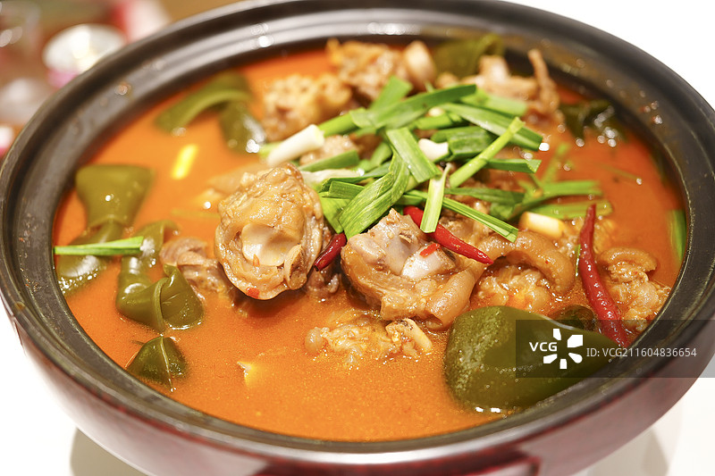 鲜蹄花炖海带砂锅，海带炖猪蹄，砂锅猪蹄，红味猪蹄，海带蹄花，蹄花，猪蹄，烧菜，热菜，宜昌菜，湖北菜，图片素材