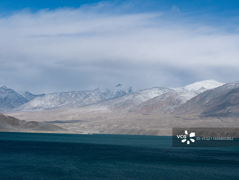昆仑山高原壮观雪山风景区群山湖泊图片素材