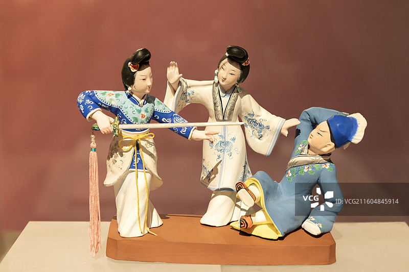 灵瑞迎新-中国美术馆蛇年题材美术作品展-白蛇传-断桥-彩塑图片素材