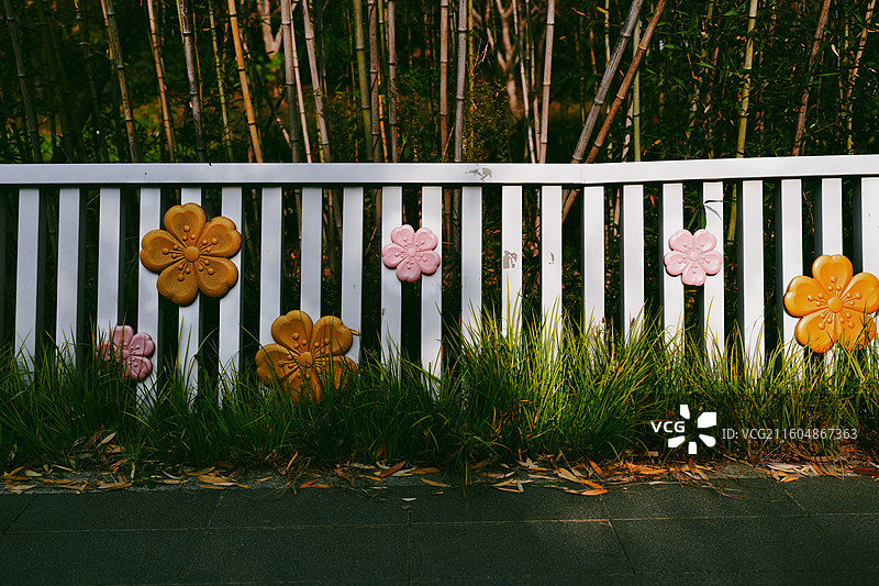 山东青岛浮山森林公园幸福谷里的建筑图片素材