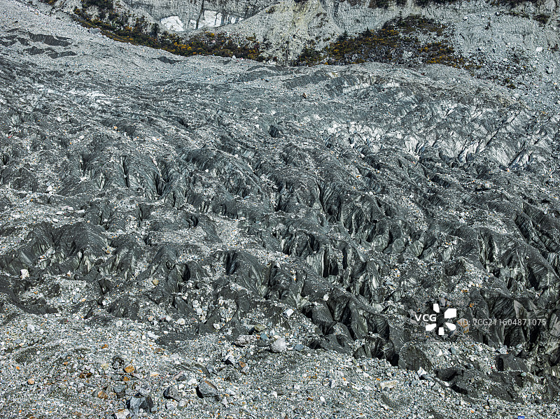 四川省甘孜藏族自治州泸定县的海螺沟冰川森林公园，一场绝美的云海景观呈现在眼前图片素材