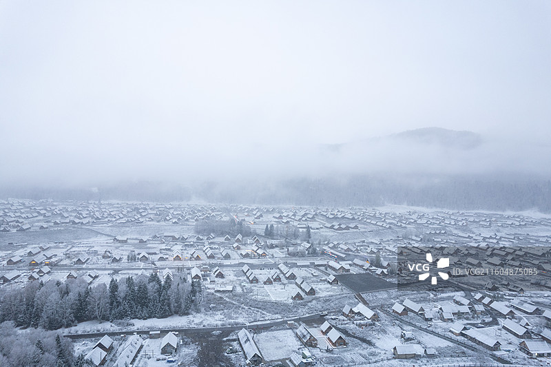 新疆阿勒泰禾木乡 小木屋 雪景航拍图片素材