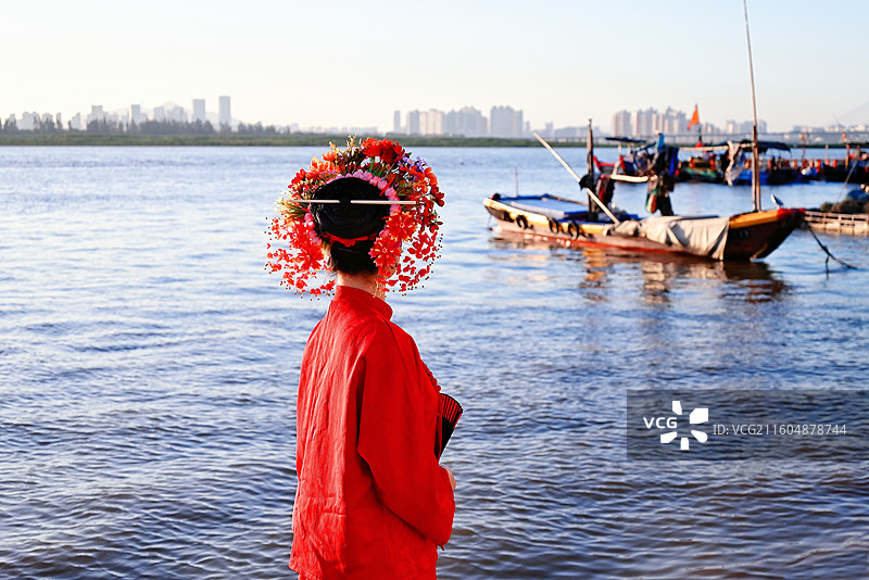 泉州 蟳埔 簪花 渔女 旗袍 马面裙 码头 渔船图片素材