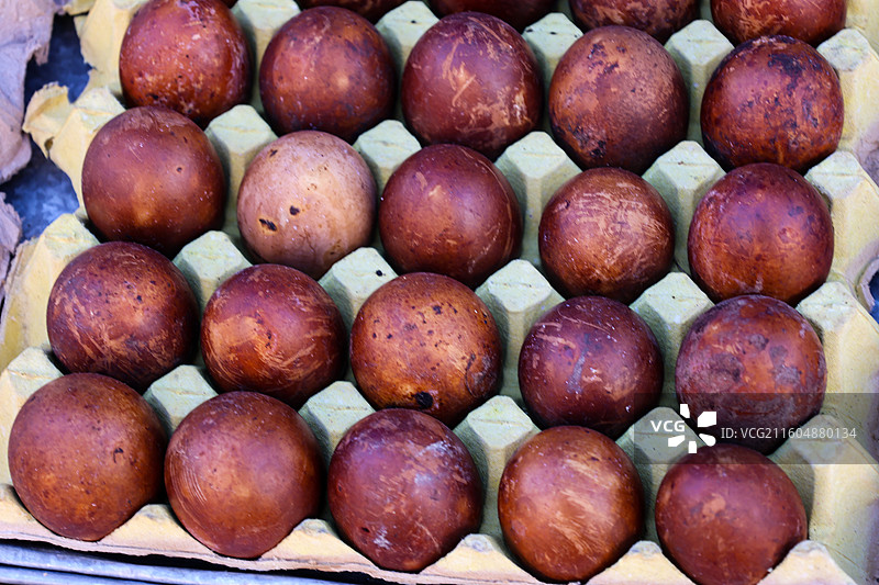 东北小吃烧烤海鲜杀猪菜茶叶蛋铁锅炖烧烤肉串铁板香肠组图图片素材