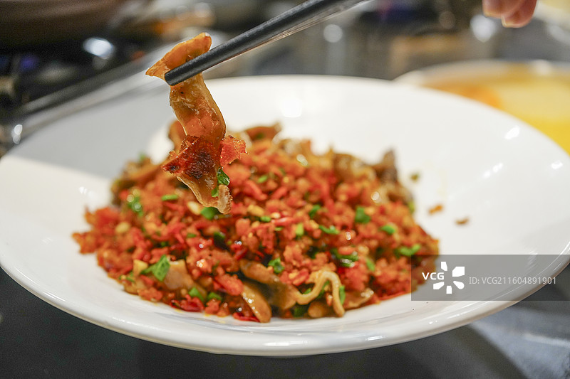 榨广椒炒肥肠，炒肥肠，肥肠，炒菜，宜昌菜，湖北菜，鄂菜，美食，美味，大众菜，家常菜，中国菜，烹饪图片素材