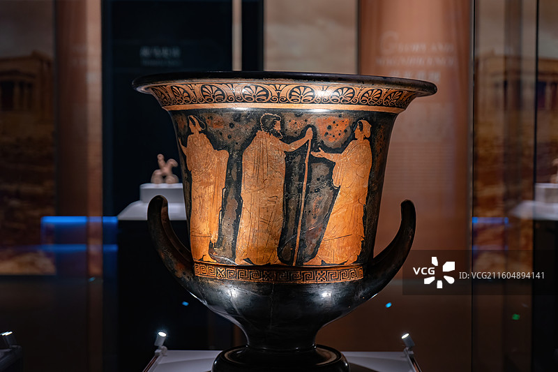 保罗和亚历珊德拉·卡内洛普洛斯博物馆藏红绘双耳喷口混酒器图片素材