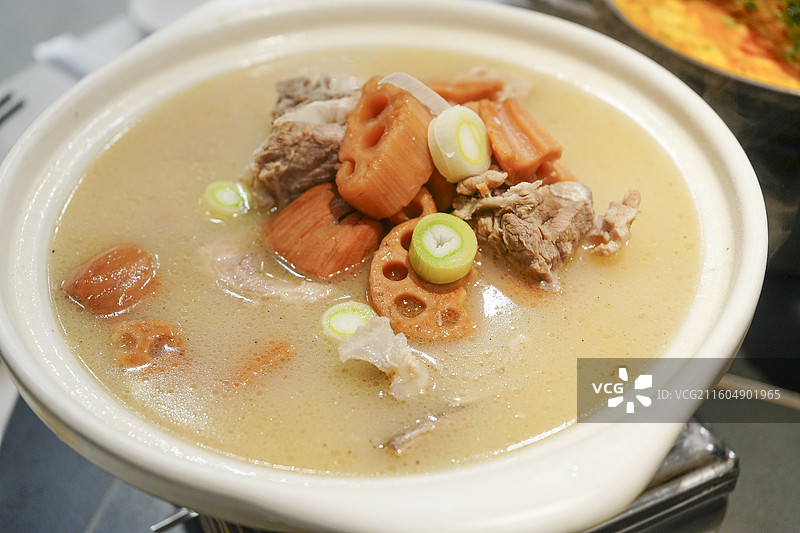 洪湖藕炖排骨，排骨炖洪湖藕，炖汤，莲藕炖排骨，汤品，煲汤，汤类，宜昌菜，湖北菜，鄂菜，美食，美味图片素材