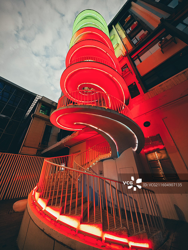 红色旋转楼梯图片素材