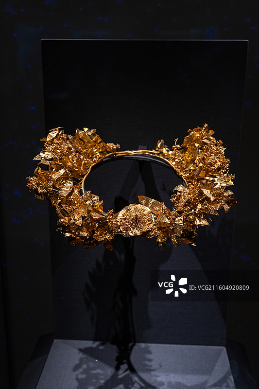 塞萨洛尼基考古博物馆藏金桃金娘花环图片素材