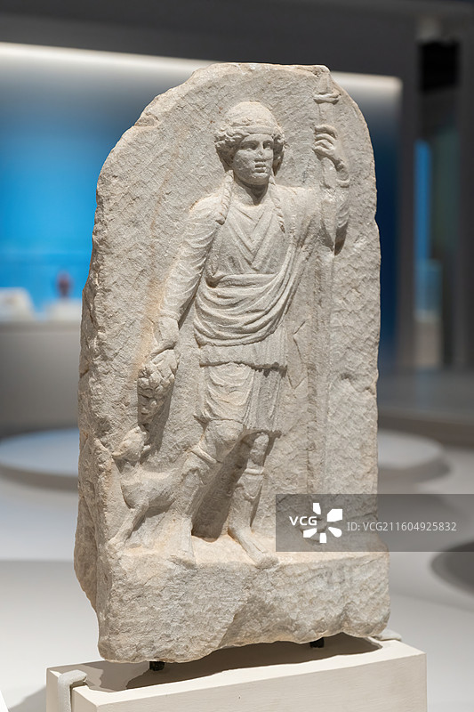 塞萨洛尼基考古博物馆藏狄俄尼索斯的大理石还愿浮雕图片素材