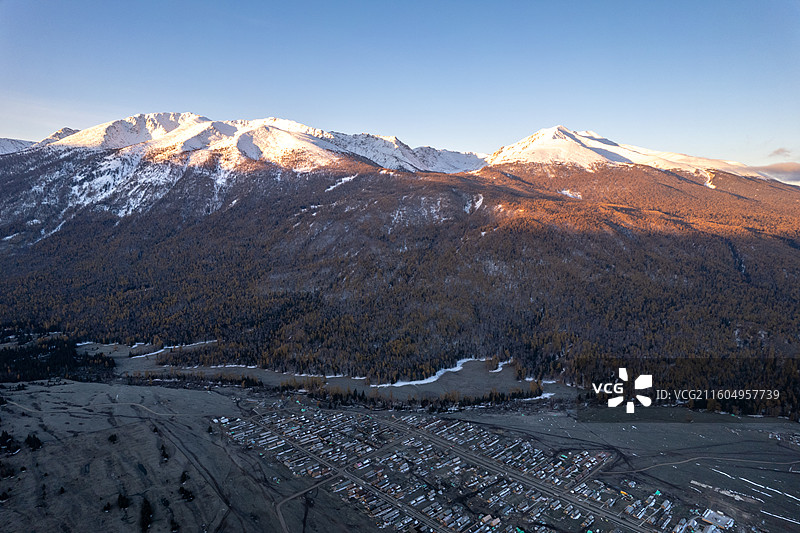 新疆阿勒泰地区喀纳斯湖 喀纳斯河航拍全景图片素材