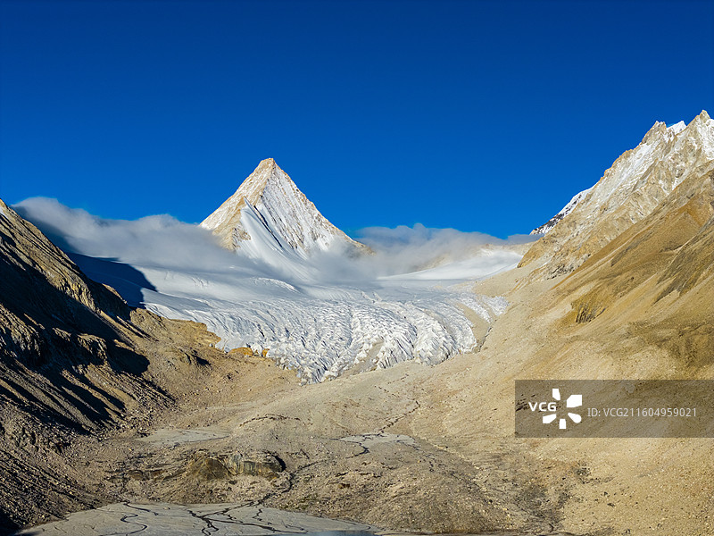 西藏冷布岗日卫峰国王峰图片素材