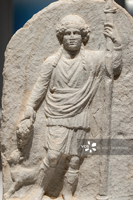 塞萨洛尼基考古博物馆藏狄俄尼索斯的大理石还愿浮雕图片素材