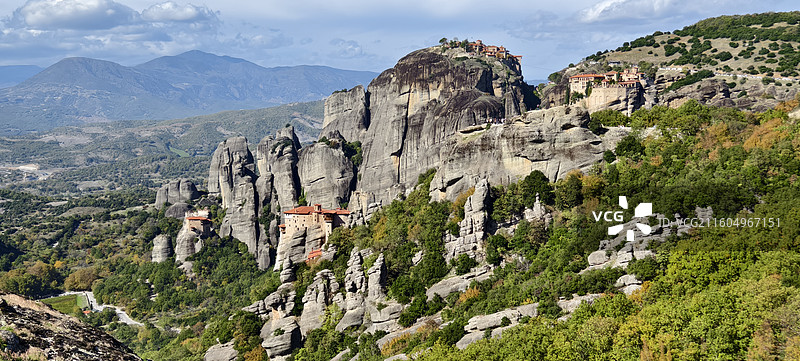 希腊天空之城～观景台俯瞰大梅黛奥拉修道院、圣尼古拉奥斯修道院、卢萨诺修道院、瓦尔拉姆修道院图片素材