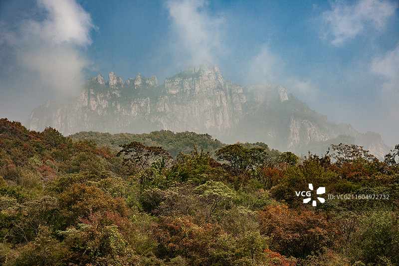 关山国家地质公园的山峰、岩石与植被（拍摄于河南辉县）图片素材