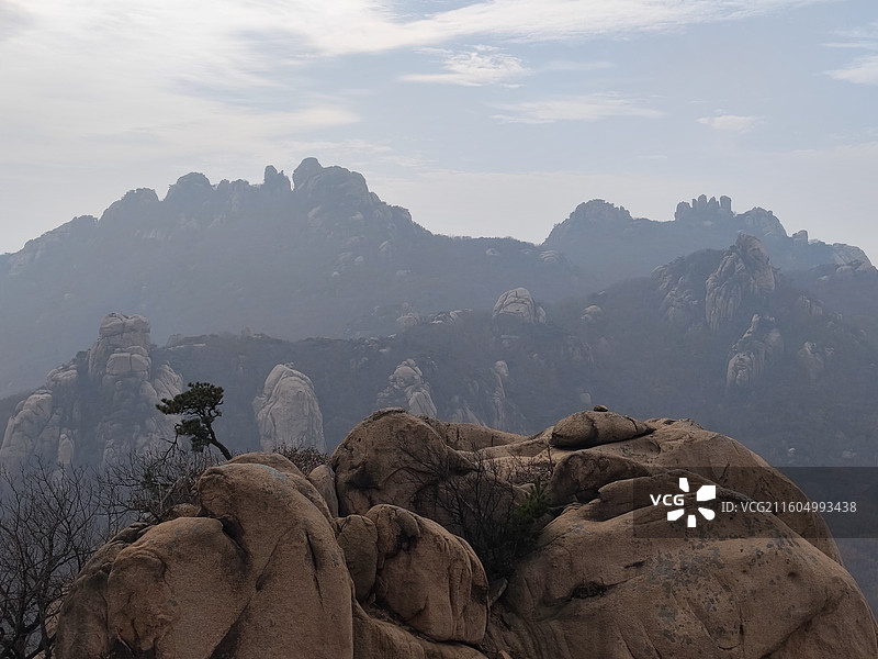 初冬小雪节气，五莲山望海峰图片素材