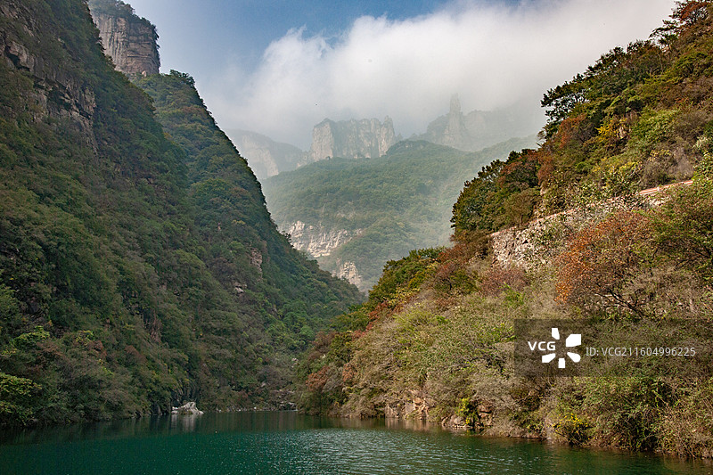 关山国家地质公园的山峰、岩石与植被（拍摄于河南辉县）图片素材