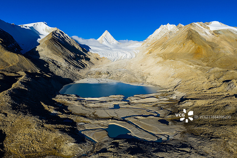 西藏冷布岗日卫峰国王峰图片素材